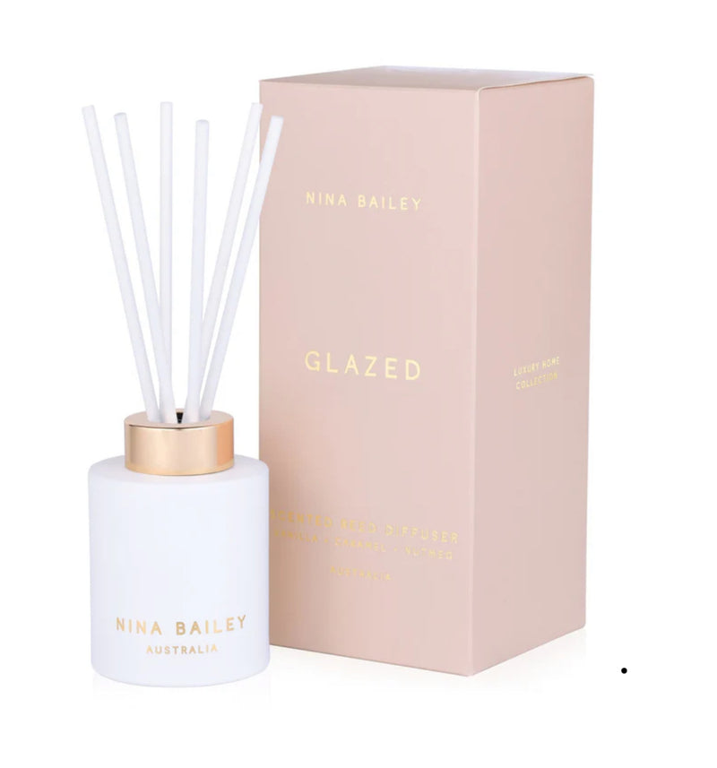 Nina Bailey Glazed Vanilla Caramel Soy Candle, Diffuser and sweet treat Gift box