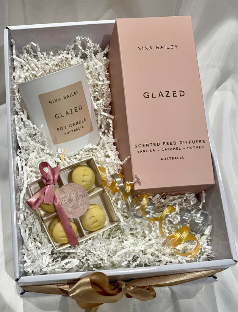 Nina Bailey Glazed Vanilla Caramel Soy Candle, Diffuser and sweet treat Gift box